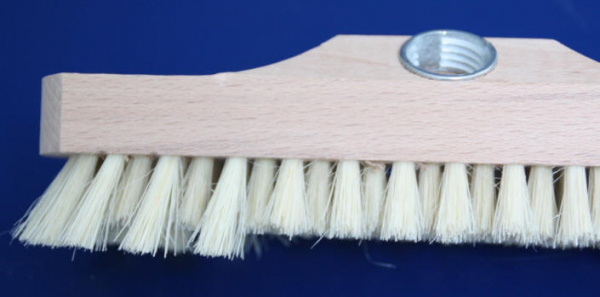 Schrubber aus Holz mit Bart und Gewinde mit Fiber-Bestückung