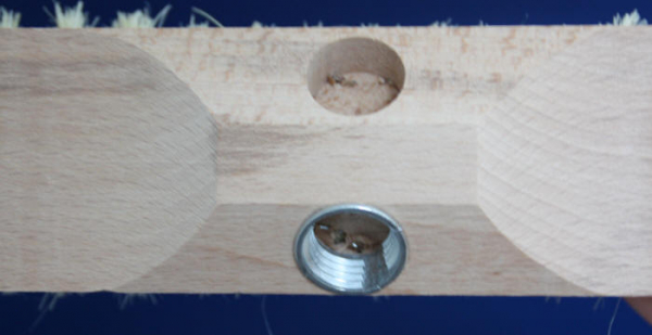 Schrubber aus Holz mit Bart und Gewinde mit Fiber-Bestückung
